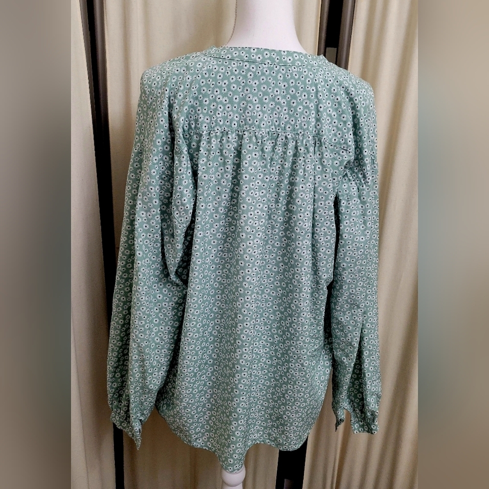 GAP Green Floral Hi-Low Button Up Long Sleeve Shirt/Blouse | Size Large - Picture 3 of 5